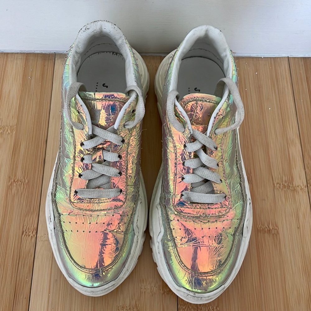 Joshua’s sneakers size 35